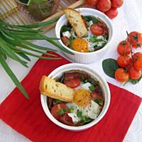 Jajka ze szpinakiem i szynką zapiekane w kokilkach