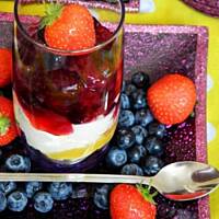 Deser z owocami lata i lemon curd