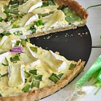 Tarta szczypiorkowa z camembertem i sosem chili