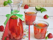 Fot. MIENTA, Orzeźwiający kompot truskawkowo-rabarbarowy