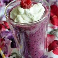 Koktajl jagodowo-malinowo-bananowy