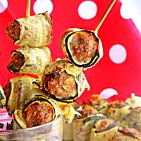 Szaszłyki z klopsikami i cukinią