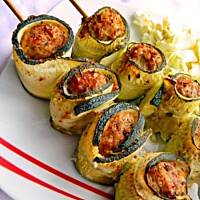 Szaszłyki z klopsikami i cukinią