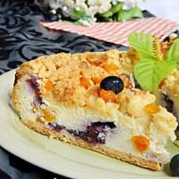 Sernik z jagodami i morelami