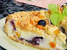 Fot. Mloda, Sernik z jagodami i morelami