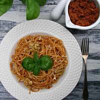 Spaghetti z pesto rosso