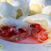 Knedle ziemniaczano-serowe z truskawkami lub śliwami