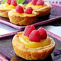 Tartaletki z lemon curd i malinami