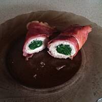 Zrazy nadziewane szpinakiem w szynce a'la parmeńskiej