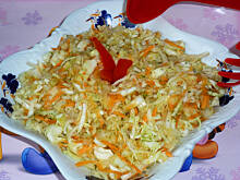 Fot. Mama - Różyczki, Surówka z białej kapusty i sosem ziołowym