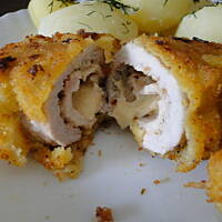 Roladki schabowe z szynką i serem brie