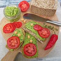 Pasta z ciecierzycy z rukolą i tymiankiem