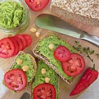 Pasta z ciecierzycy z rukolą i tymiankiem