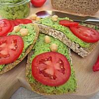 Pasta z ciecierzycy z rukolą i tymiankiem