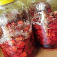 Pyszna nalewka z truskawek.