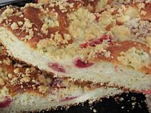 Fot. msewka, Drożdżowe z rabarbarem i truskawkami.