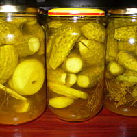 ogórki konserwowe z kurkumą