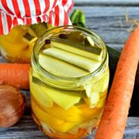 Marynowana cukinia z papryką