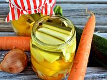 Fot. BernadettaP, Marynowana cukinia z papryką