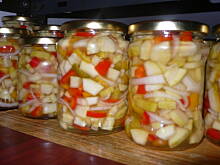 Fot. malwisia24, sałatka z marynowanej cukinii