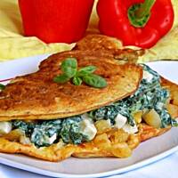 Omlet ziemniaczany z fetą i szpinakiem