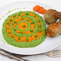 Maczugi drobiowe z pure z marchwi i groszku