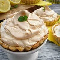 Tartaletki z lemon curd i bezą