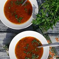 Zupa z czerwoną soczewicą i pomidorami