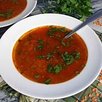 Zupa z czerwoną soczewicą i pomidorami