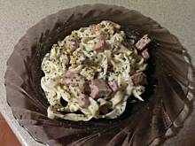 Fot. Marcinello, Makaron z szynką i grzybami w sosie śmietanowo-serowym