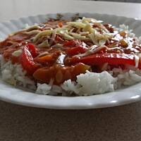 Mięso mielone w sosie pomidorowym z warzywami