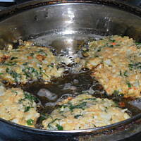 Kotleciki z kalafiora i ziemniaków z nutką zielonej pietruszki