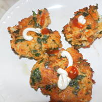 Kotleciki z kalafiora i ziemniaków z nutką zielonej pietruszki