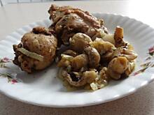 Fot. oo-oo-oo, Ćwiartki kurczaka duszone z cebulką i pieczarkami