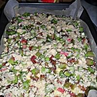 Ciasto drożdżowe z rabarbarem budyniem i kruszonką