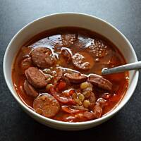 Zupa z zieloną soczewicą i chorizo