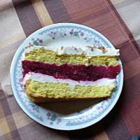 Tort ze śliwkowym nadzieniem