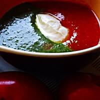 Dwukolorowa zupa szpinakowo-pomidorowa