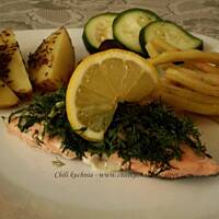 Łosoś na parze z warzywami