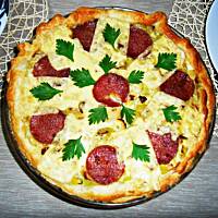 Tarta z porem i salami