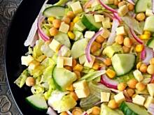 Fot. Mloda, Sałatka z ciecierzycą