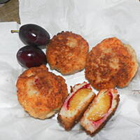 Delikatne i ryżowe knedle ze śliwkami