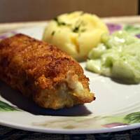 Schabowy z szynką i serem żółtym.