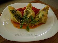 Fot. Chili kuchnia, Muszle na pomidorach faszerowane cukinią