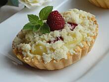 Fot. joana30, Mini tarty z malinami, budyniem i kruszonką