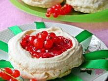 Fot. Mloda, Bezowe gniazdka kokosowe z porzeczkami