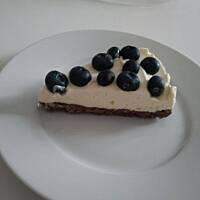 Tarta z borówkami na rumowym spodzie