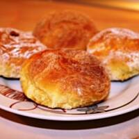 Drożdżowe bułeczki z marmoladą