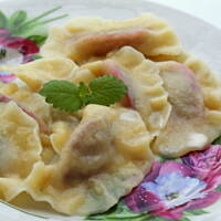 Słodkie pierogi ze śliwkami