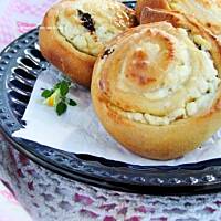 drożdżowe zawijańce z serem...